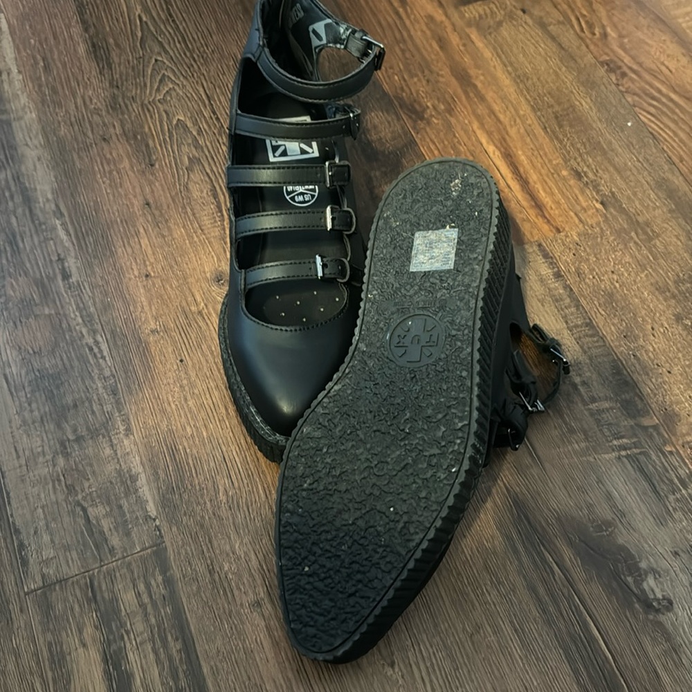 Took women’s shoes, US wide size 9 punk shoe